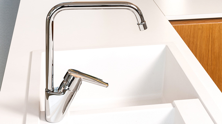 High spout kitchen faucet with cold start function